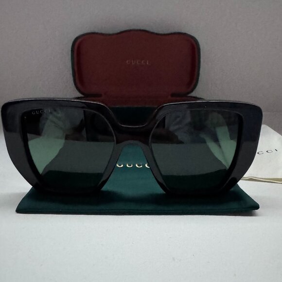 One-of-a-Kind Gucci Sunglasses – Iconic, Elegant, Rare - Picture 1 of 3